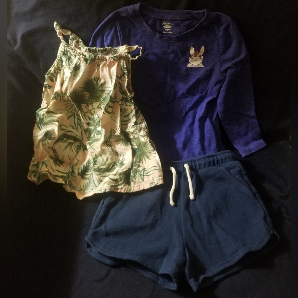2T Old Navy clothing trio - Picture 1 of 7